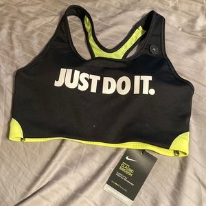 Nike Pro classic swoosh medium sports bra new with tags